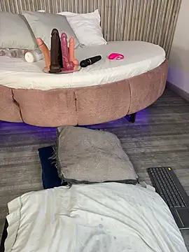 Saracooper__ webcam