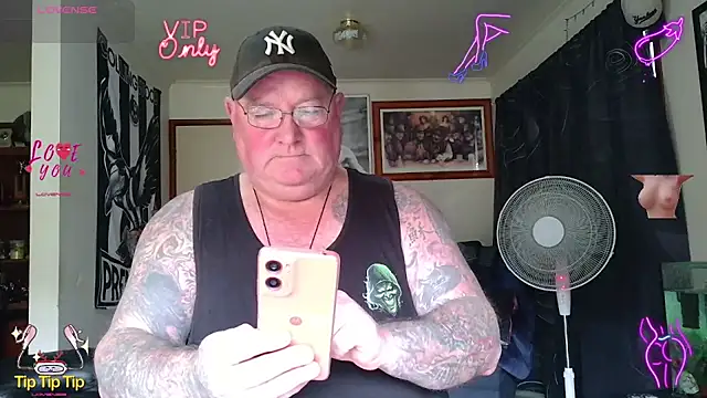 KINKYBLUEYES69 webcam