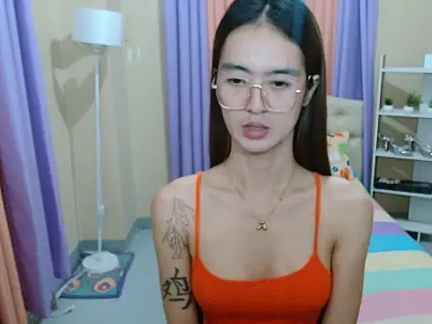 XxTsUncutAskaxX webcam