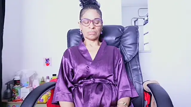 Aries_Mature webcam