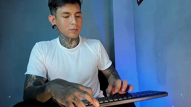 travisttanner28 (M young) - hard cock