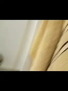 SweetCreme97 webcam