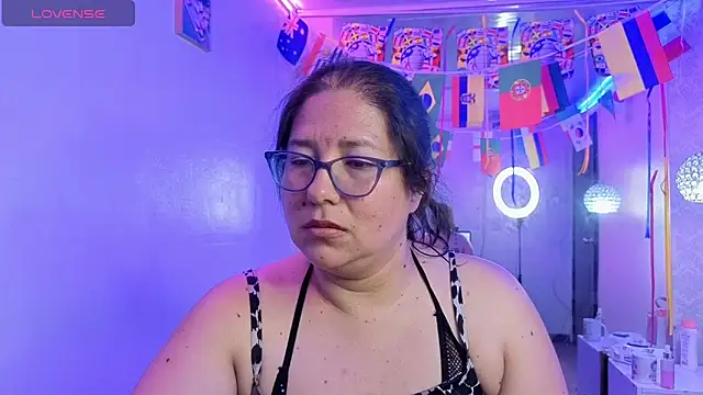 scarlett_widow_ live cam on StripChat