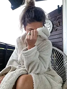 celynaross (Ask my age) - Let's cum together