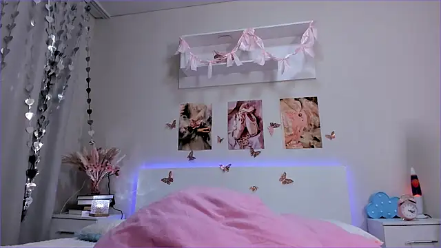 Milly_Lane webcam