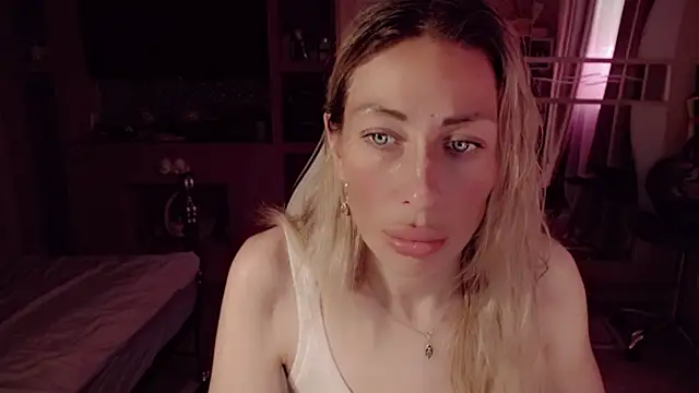 AnnieGOld_ webcam