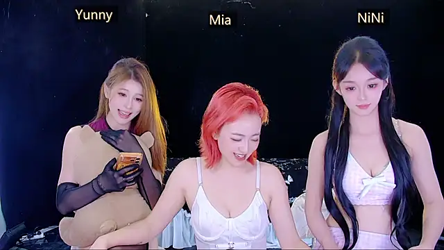 MiNi-U live sex cam