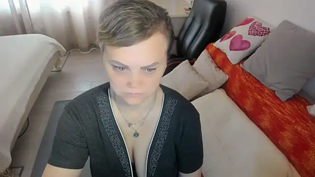 MildMature live sex cam