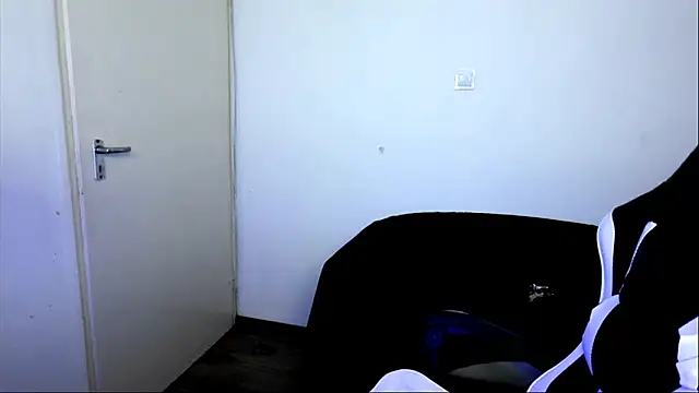 ShyHotNerd webcam