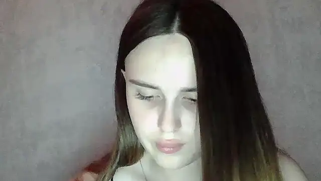 SweetLoraa webcam