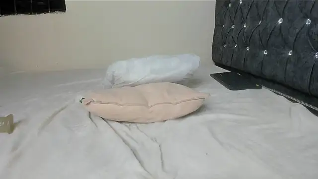 Melany_curt webcam