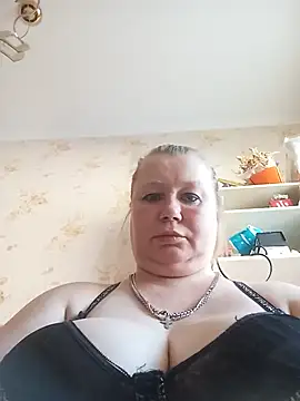 KiraStanton webcam