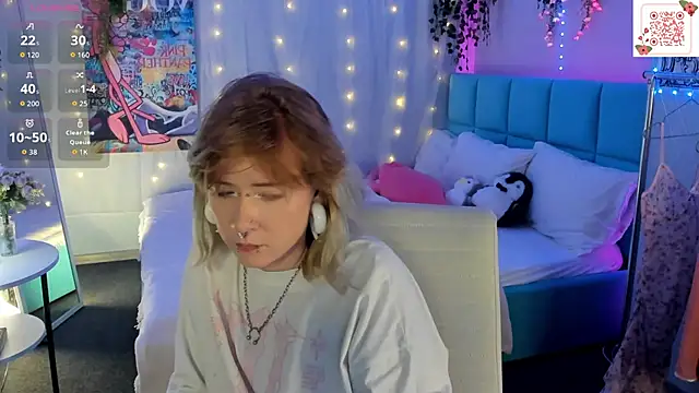 Elira_Vane webcam