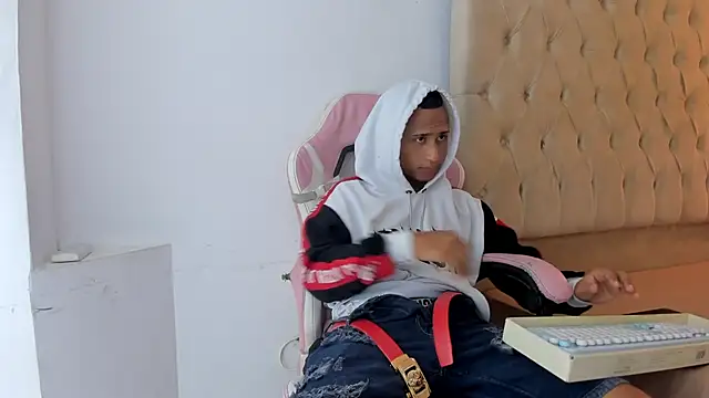 Supreme_Badboy webcam