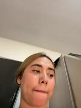 Issie_01 webcam
