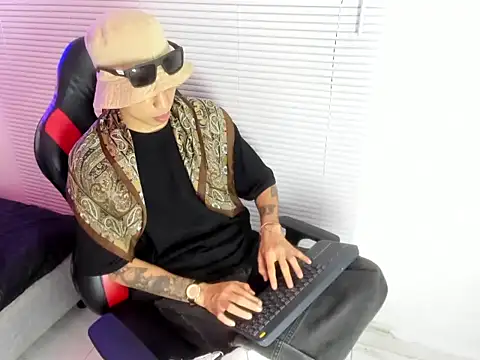 cameron_lux77 webcam