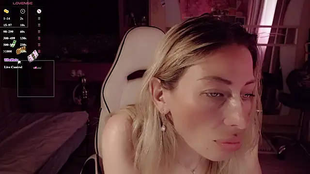 AnnieGOld_ webcam