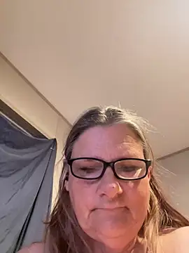roxie6989 (F mature) - 1400