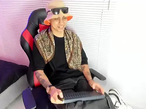 cameron_lux77 webcam
