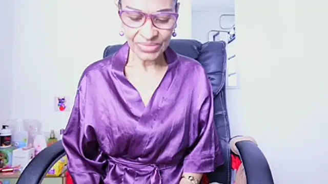 Aries_Mature webcam