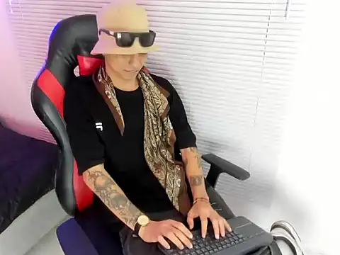 cameron_lux77 webcam