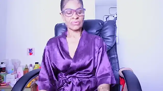 Aries_Mature webcam