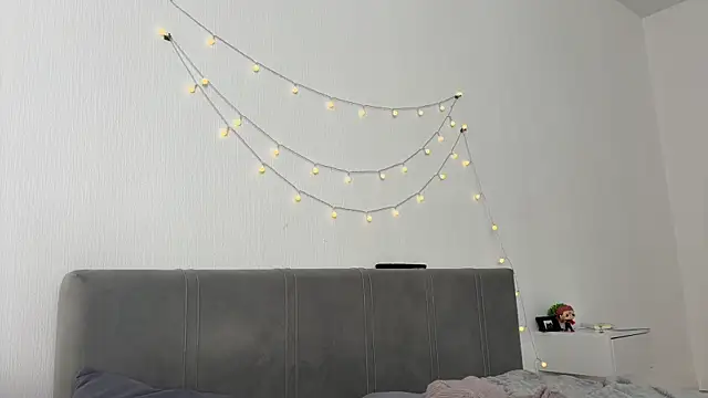 meowchaa live cam on StripChat