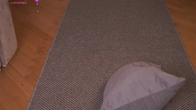 JanelBitther webcam