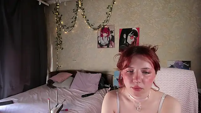 Love_is_Lola webcam