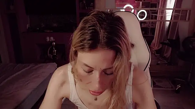AnnieGOld_ webcam