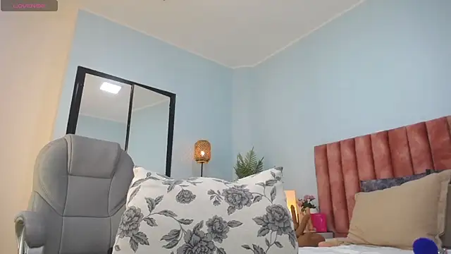 nana_levy webcam