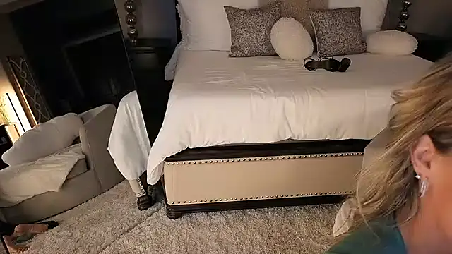 hot_wife_amber (F mature) - Nude Oil Show