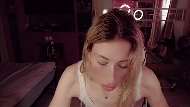 AnnieGOld_ webcam