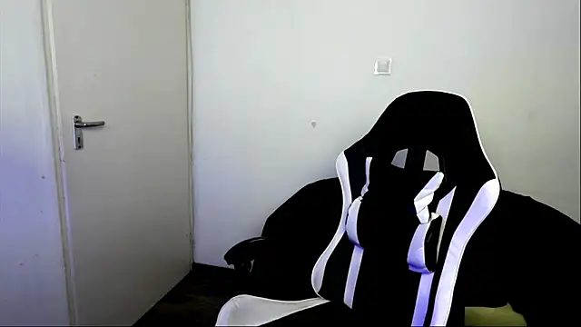 ShyHotNerd webcam