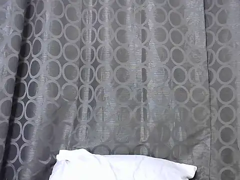 naughty_riri23 webcam