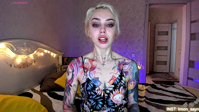 LillyMoure_ webcam