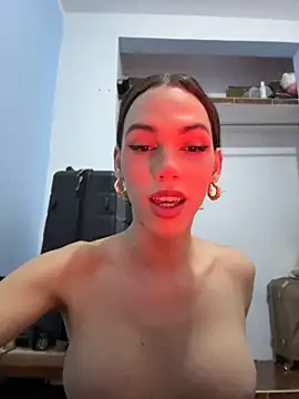 Nola - Trans webcam sex chat