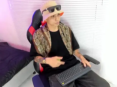 cameron_lux77 webcam