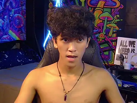 hugekenbigcock live cam on StripChat