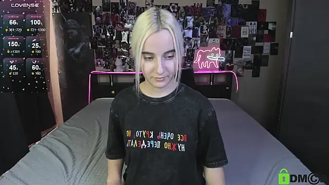 Naomi1Hinata webcam