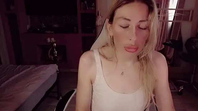 AnnieGOld_ webcam