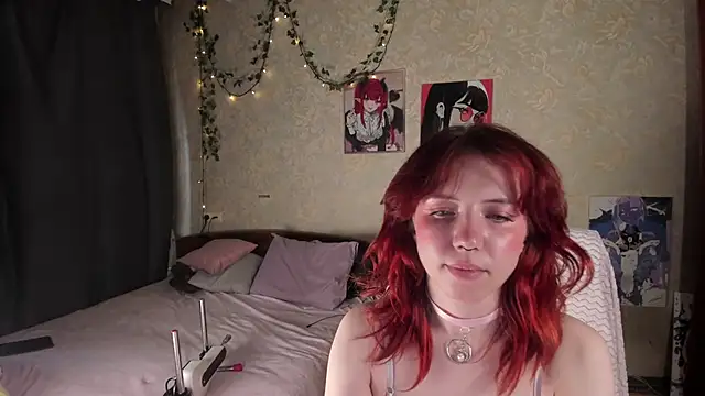 Love_is_Lola webcam