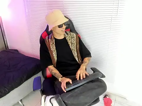 cameron_lux77 webcam