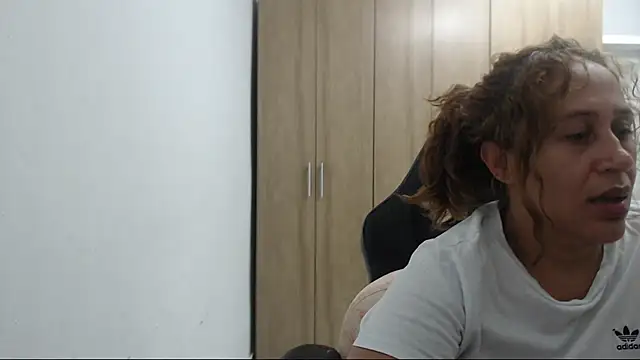 RoxanaLove9 webcam
