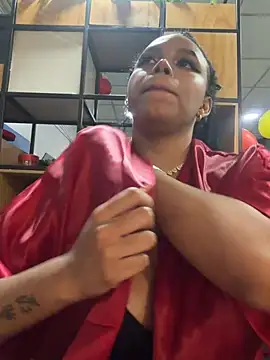 MadeleineSanez webcam