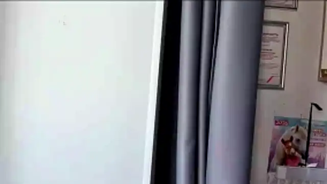 kamila_18_french webcam