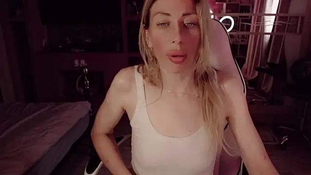 AnnieGOld_ webcam