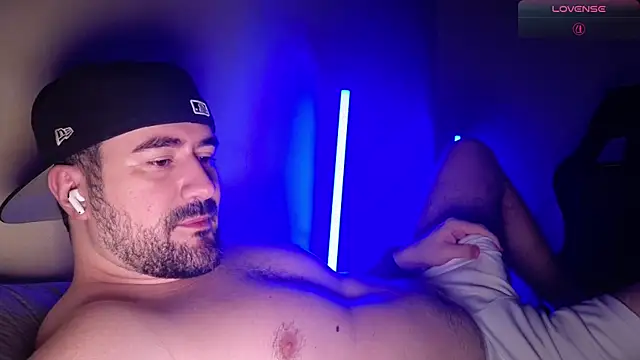dominanttheo (Ask my age) - im horny