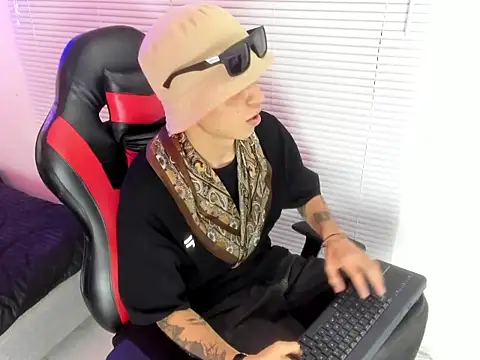 cameron_lux77 webcam