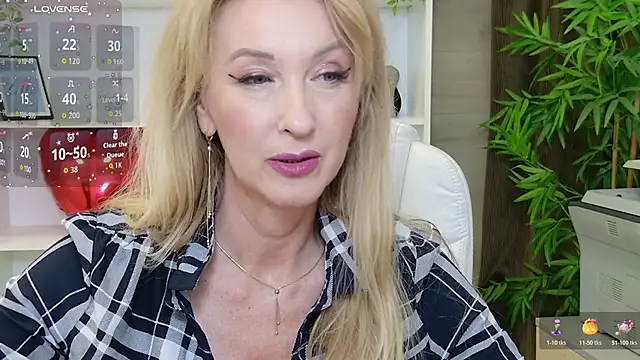 LadyLeea live cam on StripChat